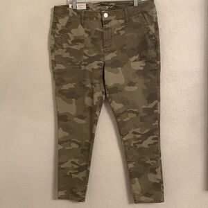 NWT Seven7 Util Ankle Skinny Sandstorm Green Pants Women’s Size 16
